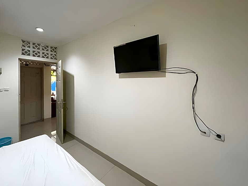 Urbanview Hotel Minongga Pondok Labu by RedDoorz