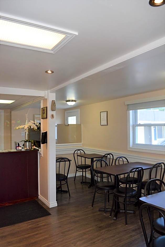 Knights Inn Arnprior