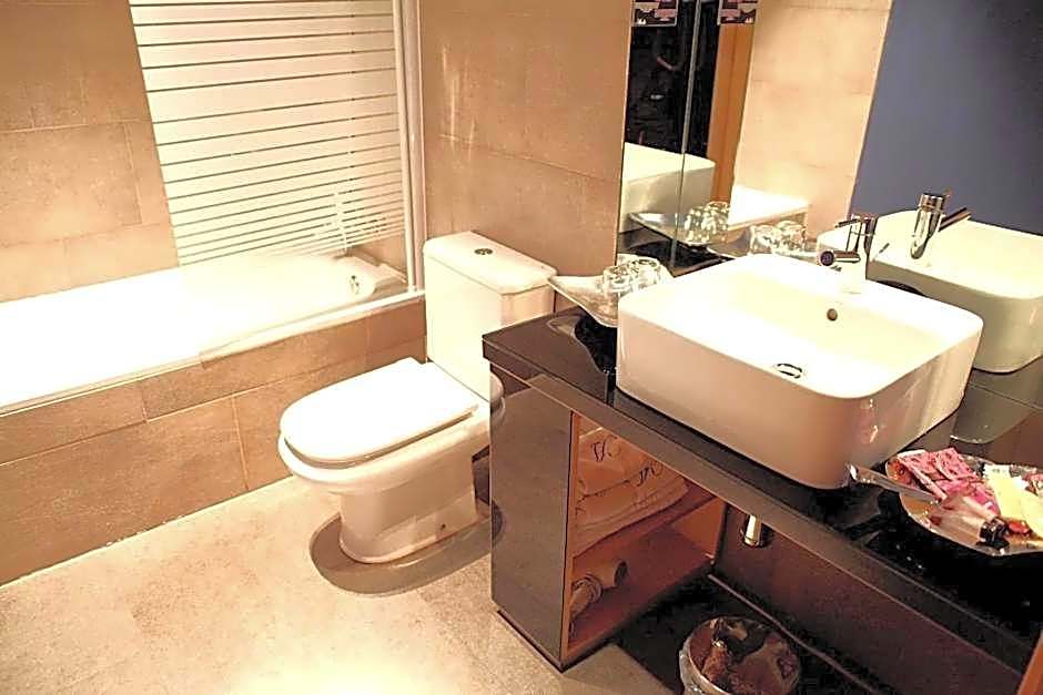 ApartaSuites Satellite by Abalu Hotels