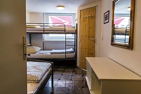 Quadruple Room with Private Bathroom