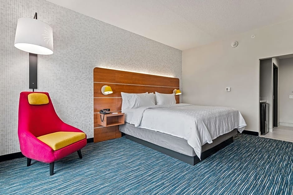 Holiday Inn Express & Suites Orlando- Lake Buena Vista, an IHG Hotel