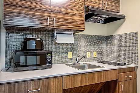 King Suite - Accessible/Non-Smoking