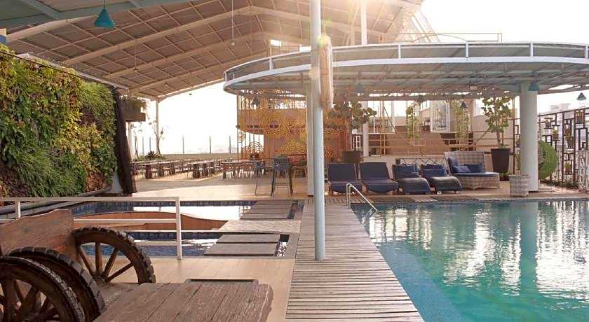 RedDoorz Premium near Bandung Station