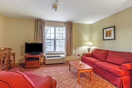 HomeTowne Studios & Suites by Red Roof Columbia