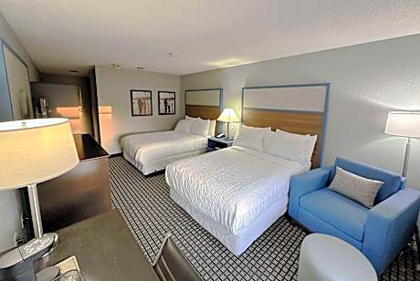 2 Double Beds Mobility Accessible Room Bathtub w/ Grab Bars Non-Smoking