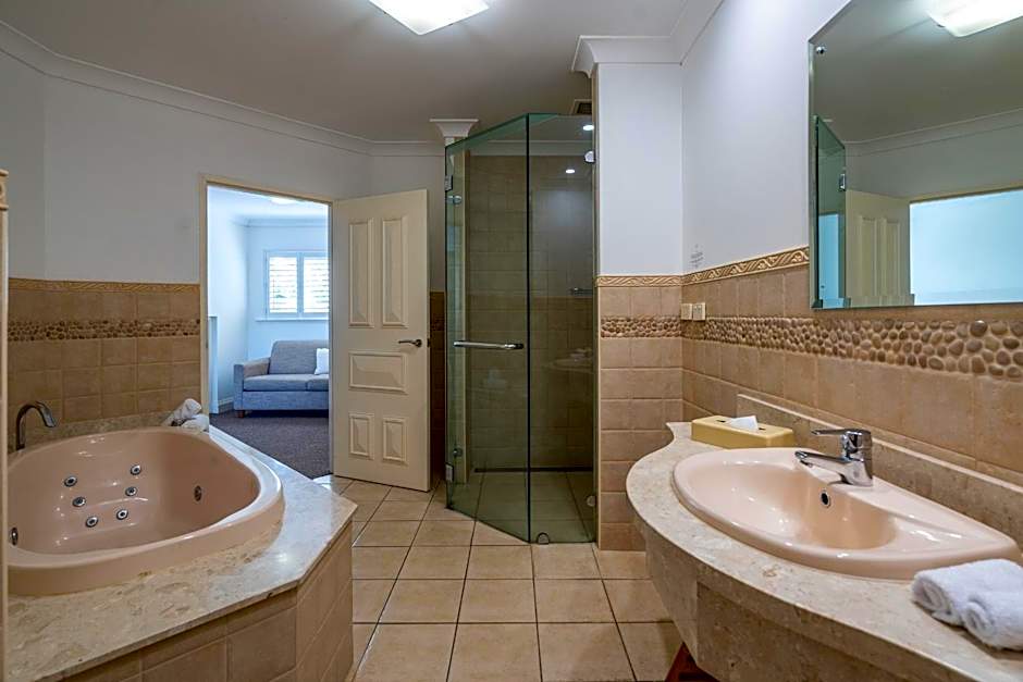 Harrington River Lodge