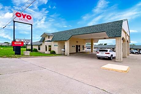 Three Rivers Executive Inn & Suites By OYO