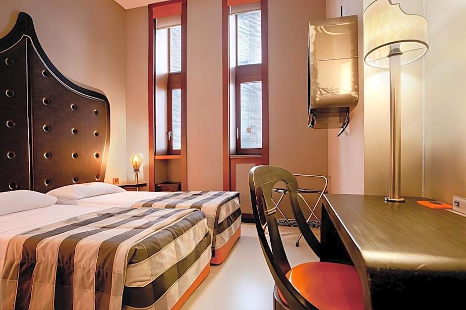 Orange Hotel