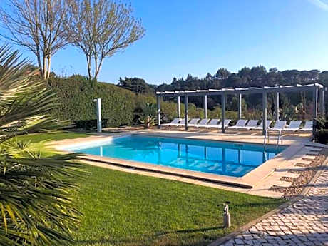 Tranquil Retreat in Sesimbra with Private Entrance and Stunning Views