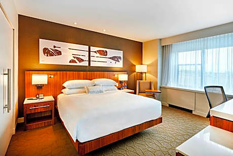 1 Bedroom Suite, 1 King, Sofa bed, Balcony