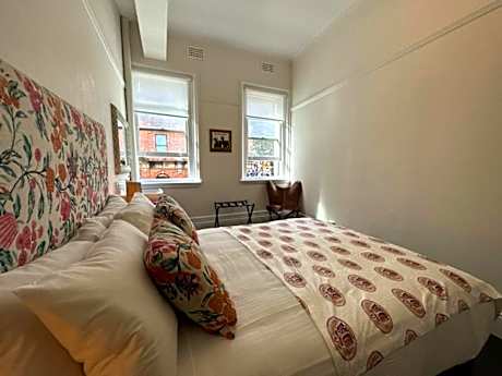 1st Floor Double room with Shared Bathroom