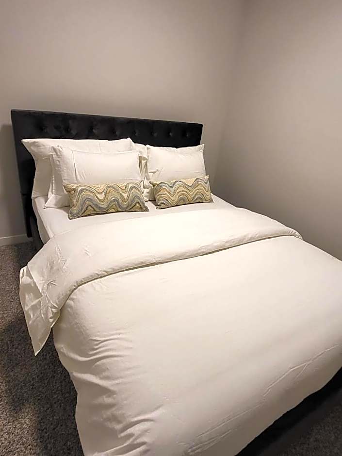 Modern 2 Bed Urban Retreat