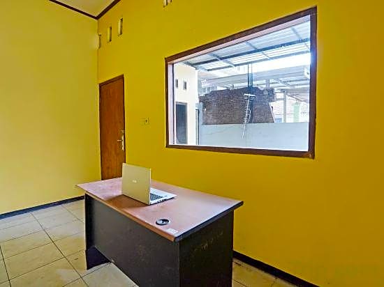 OYO Life 91869 Insan Mulia Kost Syariah