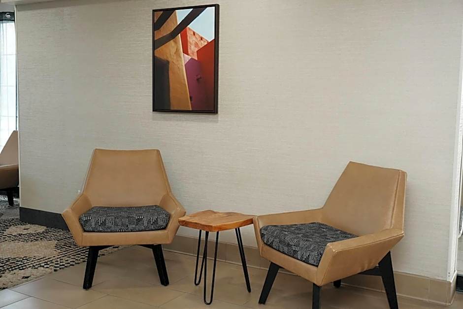 La Quinta Inn & Suites by Wyndham Albuquerque Airport