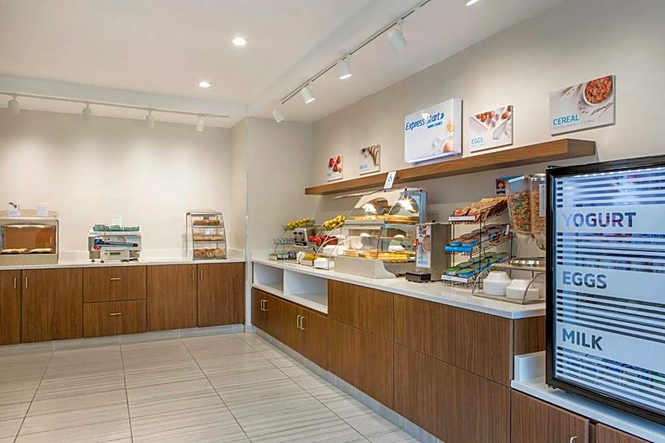 Holiday Inn Express & Suites Chicago West - St Charles By IHG