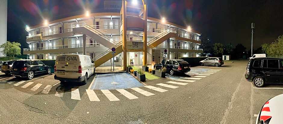 Premiere Classe Saint Quentin En Yvelines - Elancourt