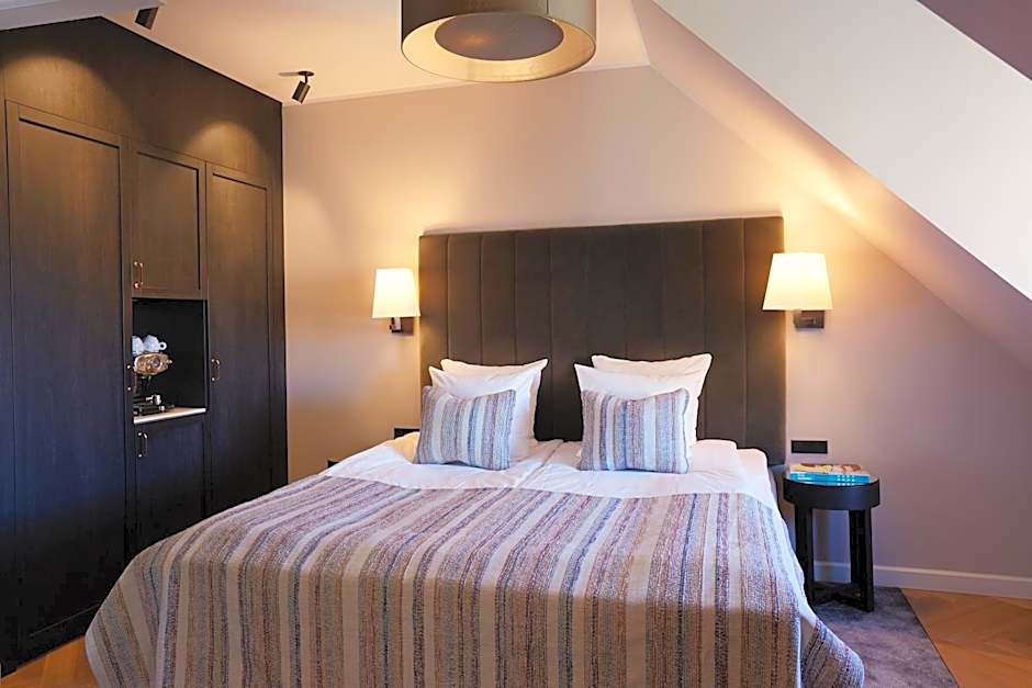 Ascot Hotel