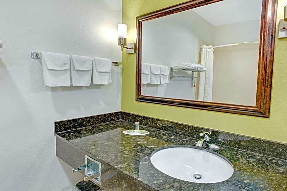 Scottish Inns and Suites - La Porte