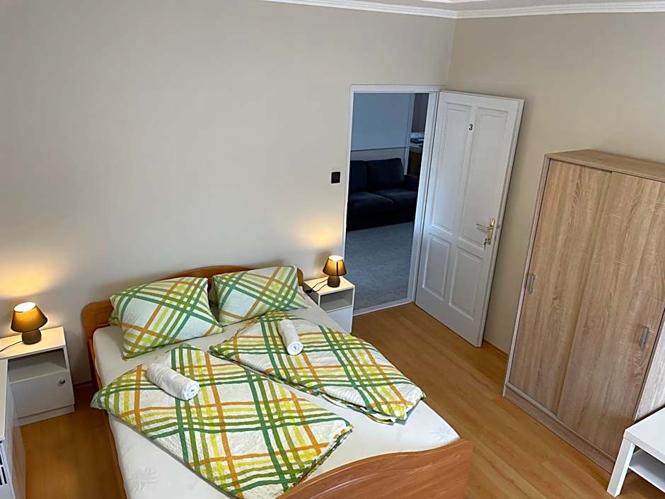 Pingvin Cukrászda Apartman felső szint