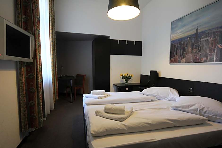 Carlton Hotel