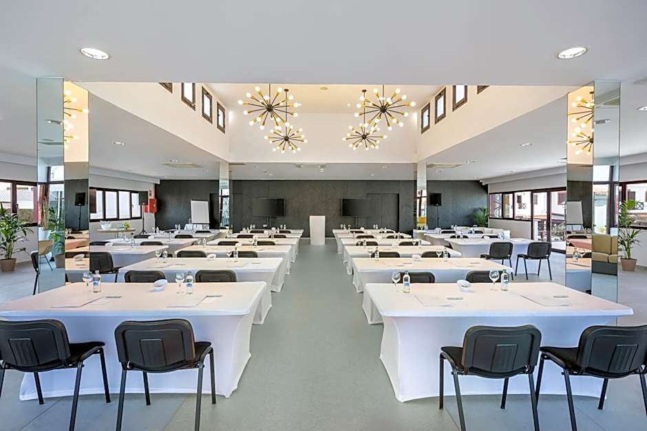 Occidental Roca Negra - Adults Only