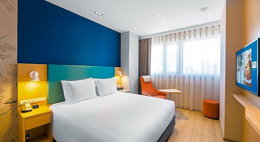 Holiday Inn Express Taichung Fengchia by IHG