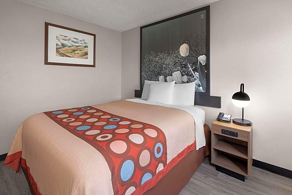 Super 8 by Wyndham Kent/Akron Area