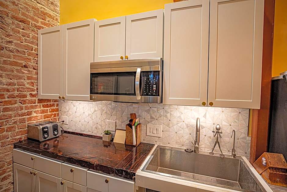 Social Stays - Santa Barbara's FIRST hostel on State Street