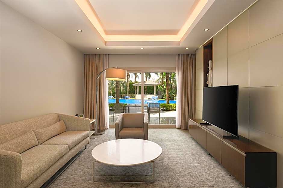 Dusit Thani LakeView Cairo