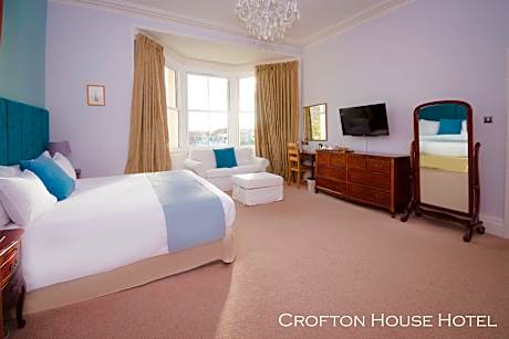 Devon-Suite-Ensuite with Bath-Sea View