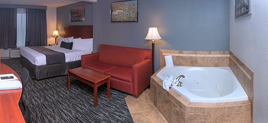Photo 1 of 6 of 1 King Bed with Sofabed Suite, Whirlpool