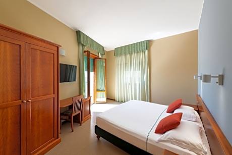 Comfort Family Room (2 Adults + 2 Children)