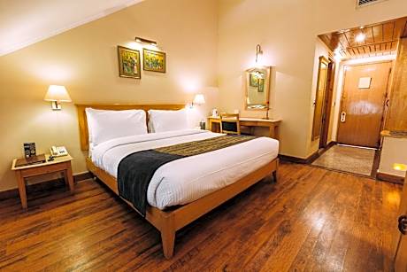 Deluxe Room - Mall road facing with Bathtub - 10% discount on spa & laundry, Complimentary Happy Hours 1+1