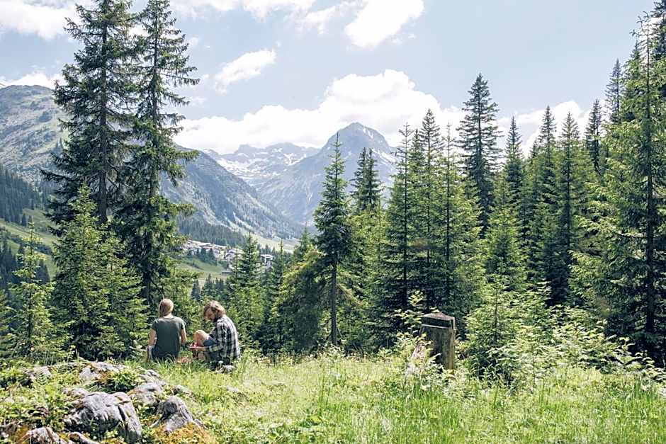 Burgi's - Adults only