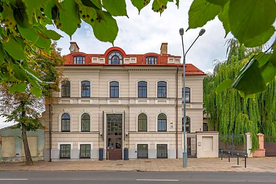 Moon Garden Old Town Hotel