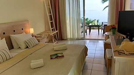 Cozy Double Room with Sea View