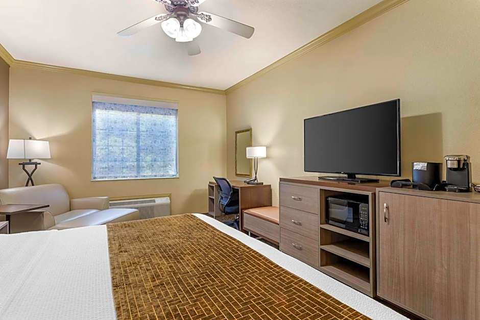 Best Western Plus Crown Colony Inn And Suites