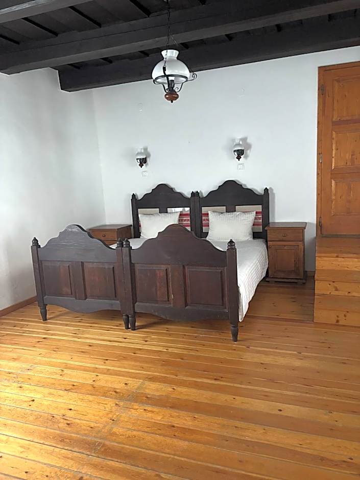 Hollóköves Vendégházak