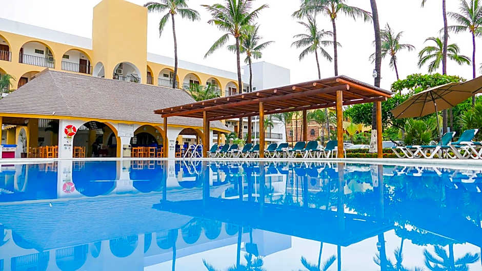 Costa Alegre Hotel & Suites