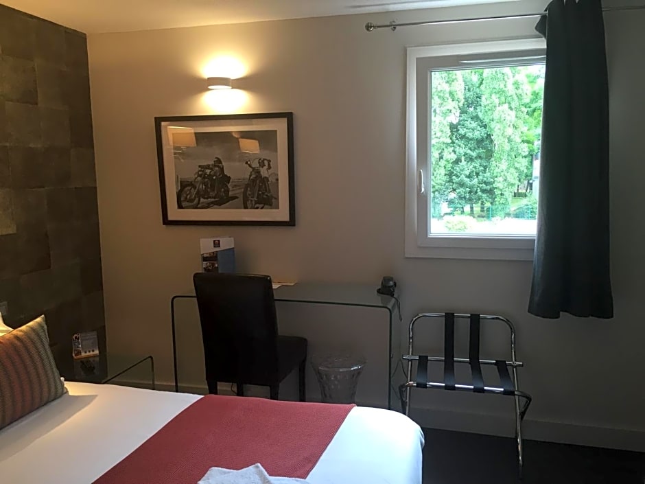 Hotel Acadie Eragny ( ex Comfort Hotel)