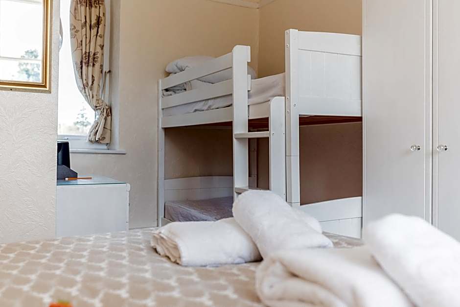 Rayrigg Villa Windermere (Room Only)