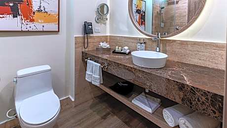 2 Double Standard Lounge Access High Floor