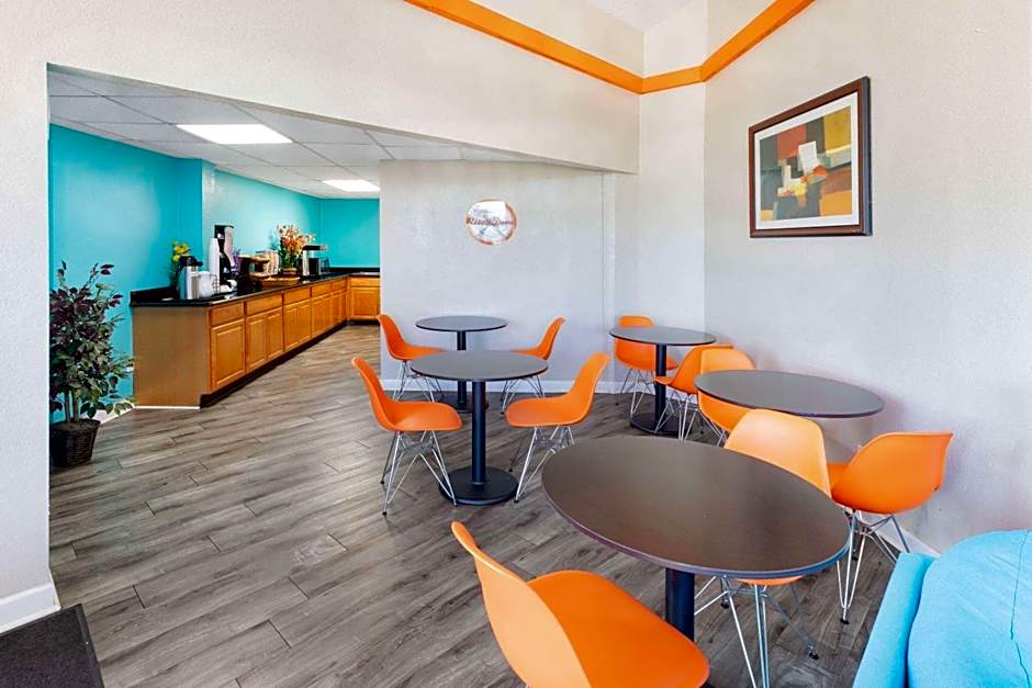 Howard Johnson by Wyndham Houston Hobby Airport