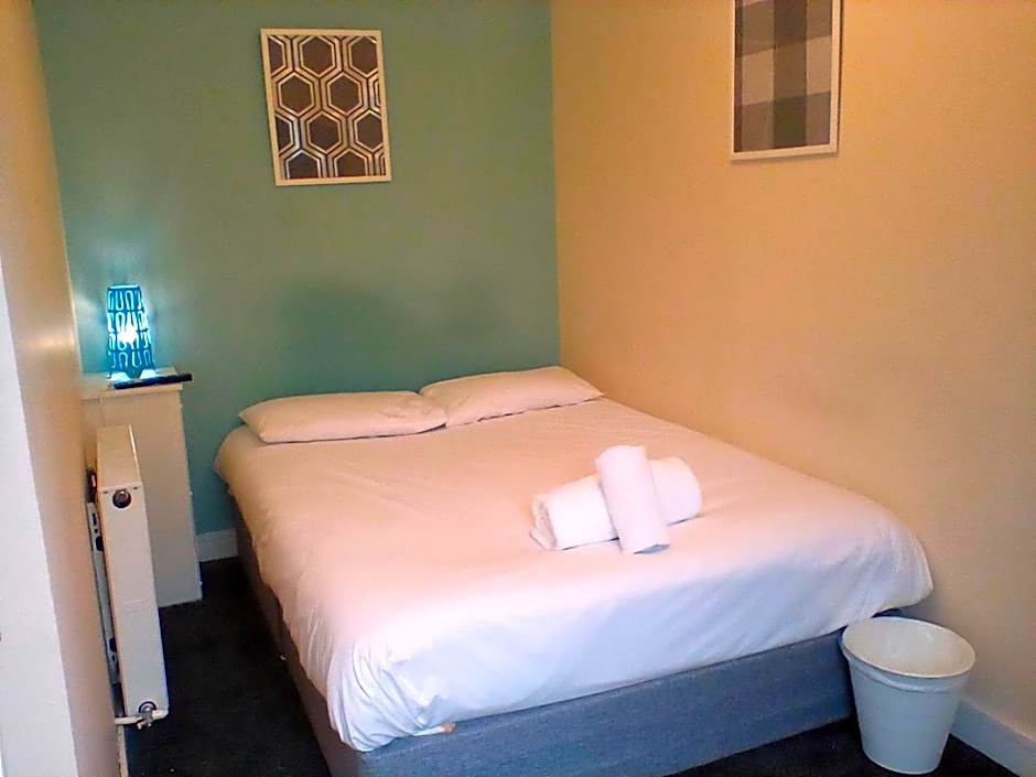 Irvine Riverside Guesthouse by Paymán Club