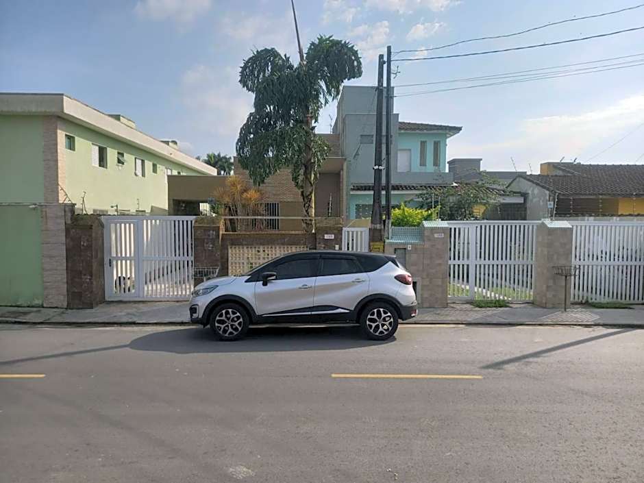 SOBRADO-BERTIOGA-Uso exclusivo para grupos de até 12 pessoas em 1 até 4 suítes