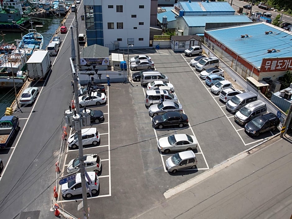 Tongyeong Anchovy Tourist Hotel