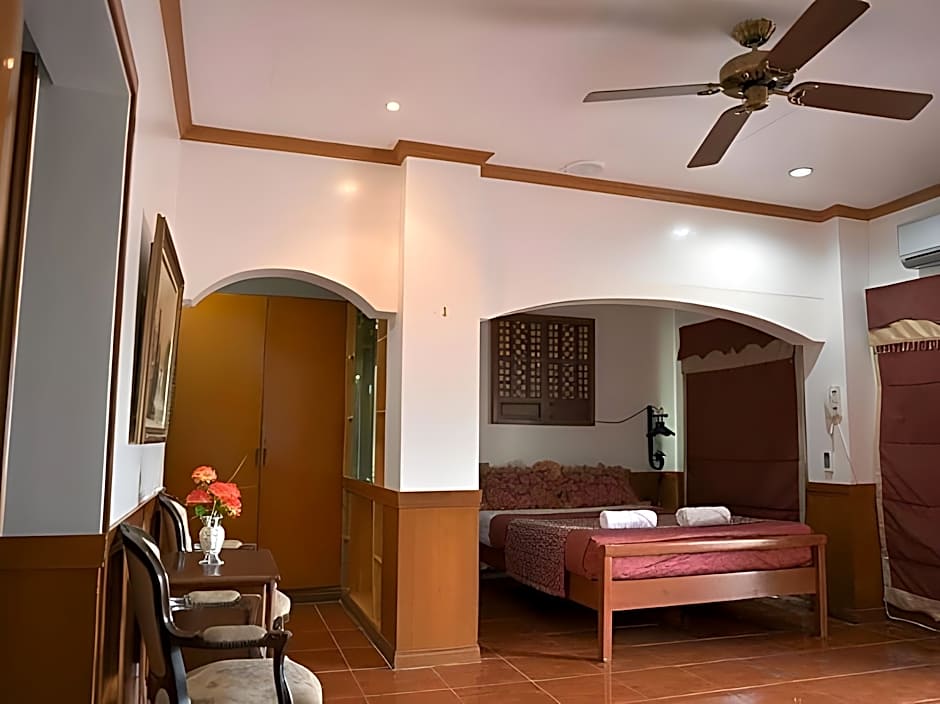 Tahanan Lakeview Hotel