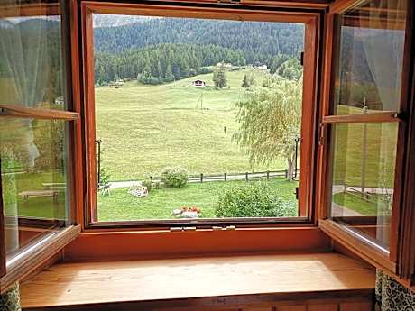 Double or Twin Room with Shared Bathroom