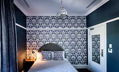 Queen Room with Garden View
