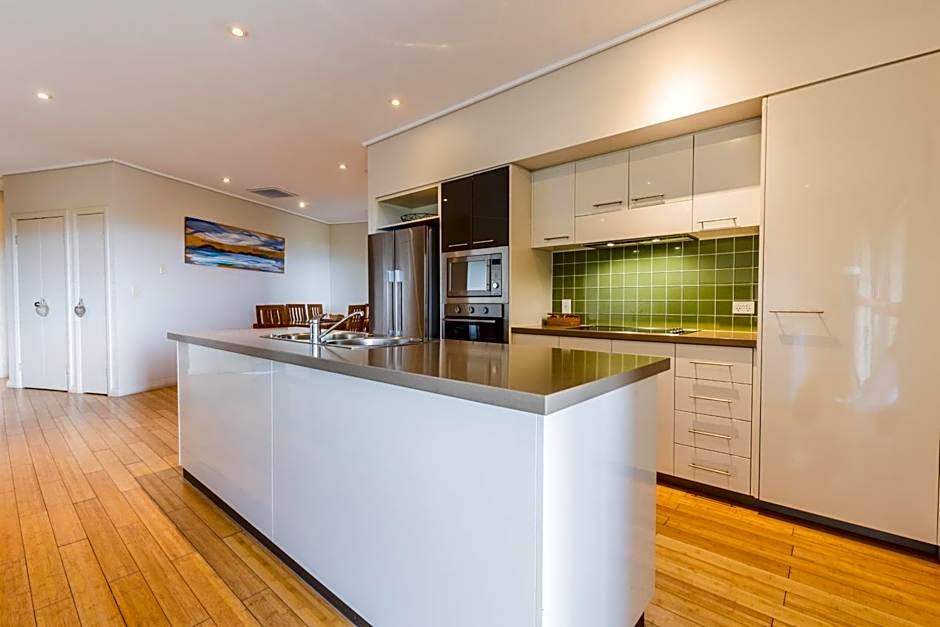 Loka Santi Penthouse 14 - Luxury Beachfront Escape with Sea View, Heated Pool, Steps from Main Beach